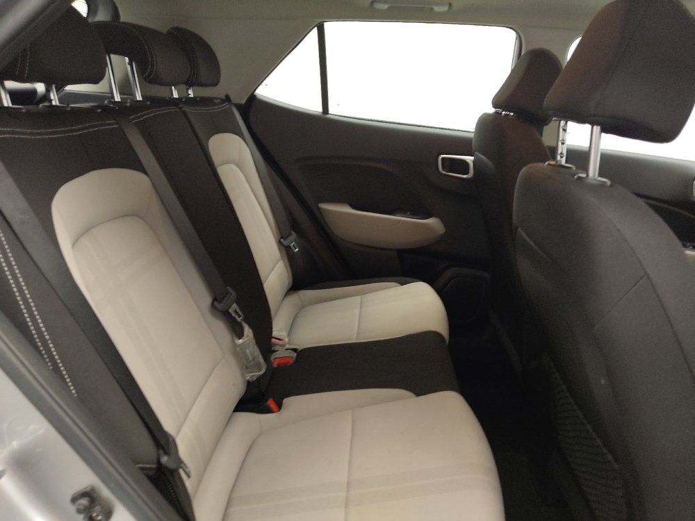 Used 2023 Hyundai Venue SEL FWD image 19