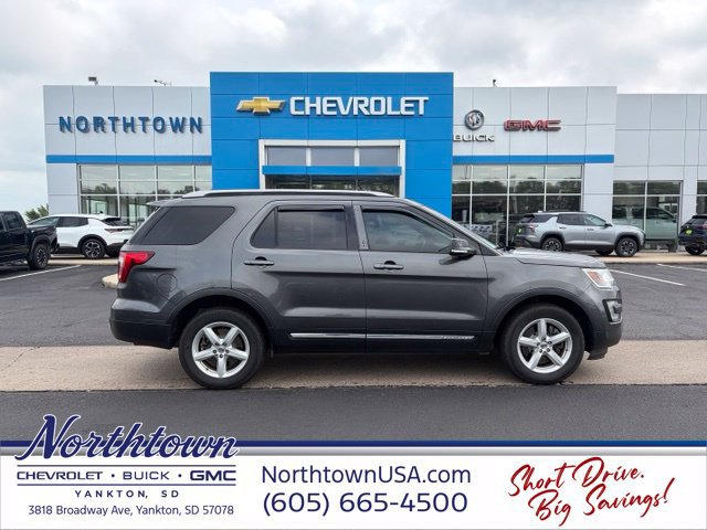 Used 2017 Ford Explorer XLT w/ Equipment Group 202A AWD/4WD image 7