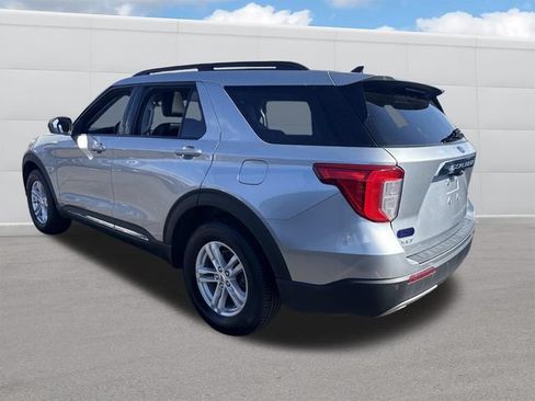 Used 2022 Ford Explorer XLT w/ Equipment Group 202A AWD/4WD image 3