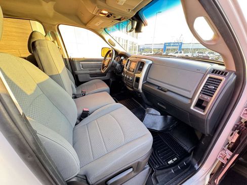 Used 2017 RAM 2500 SLT w/ Luxury Group image 41