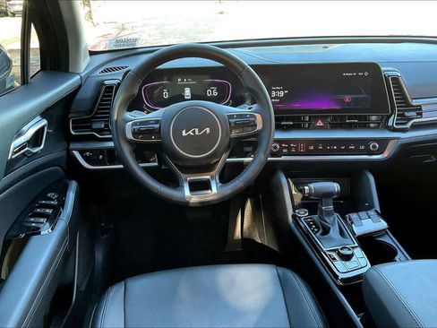 Used 2025 Kia Sportage EX image 5
