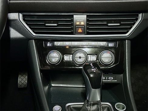 Used 2022 Volkswagen Jetta SE image 13