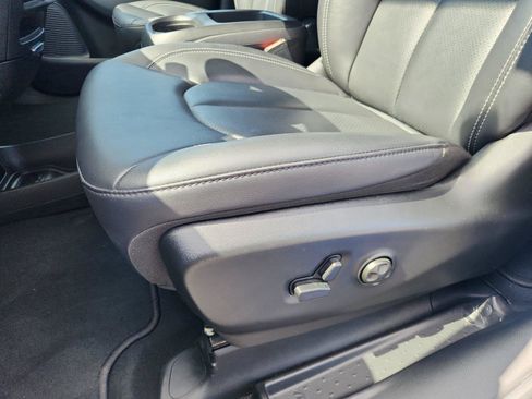 Used 2026 Chrysler Pacifica Select FWD image 17