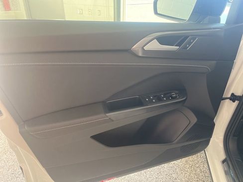 New 2026 Volkswagen Taos SE image 14