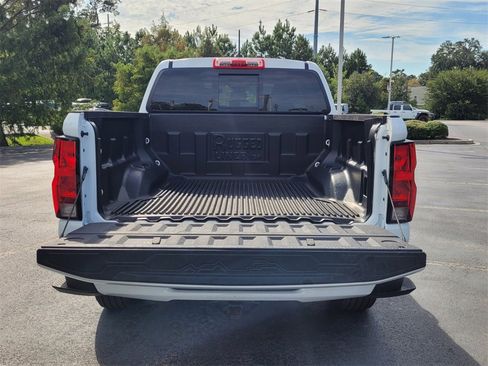 Used 2024 Chevrolet Colorado LT w/ LT Convenience Package image 12