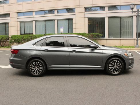 Used 2021 Volkswagen Jetta R-Line FWD image 6