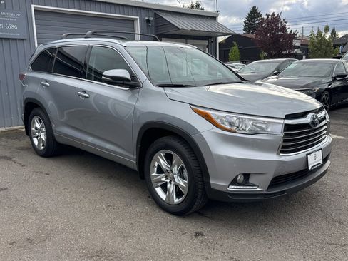 Used 2015 Toyota Highlander Limited w/ Driver Technology Package image 6