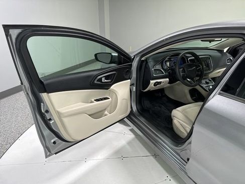 Used 2016 Chrysler 200 Limited image 13