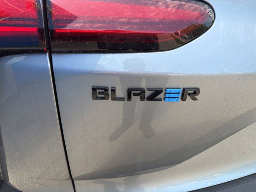 New 2025 Chevrolet Blazer EV LT AWD/4WD image 19