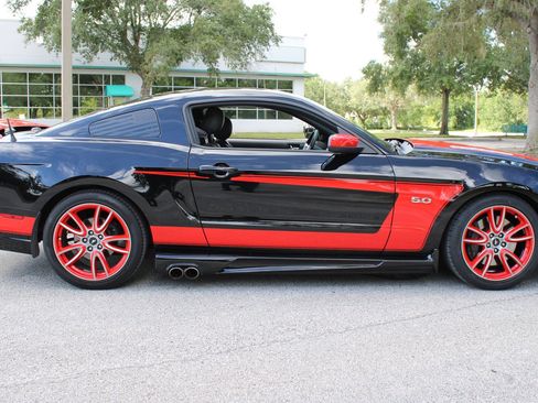 Used 2013 Ford Mustang GT Premium w/ Brembo Brake Pkg RWD image 21