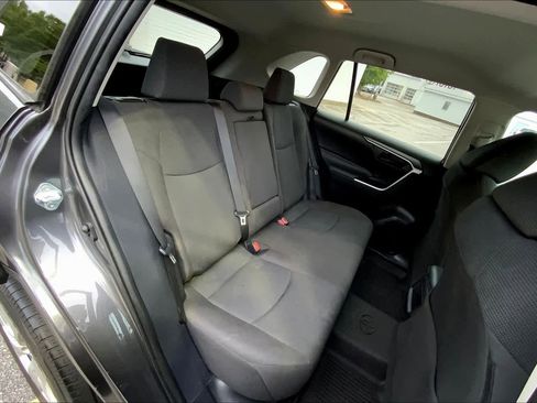Used 2021 Toyota RAV4 LE AWD/4WD image 19