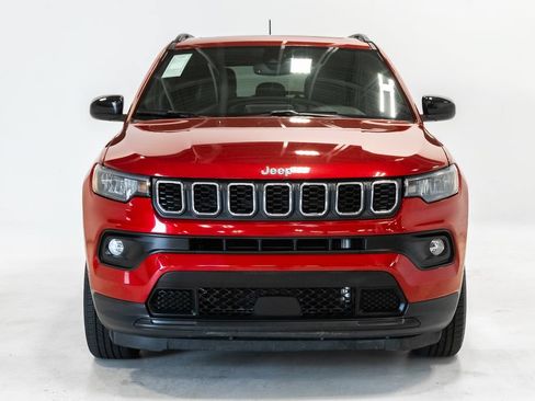 Used 2025 Jeep Compass Latitude w/ Sun & Sound Group AWD/4WD image 5