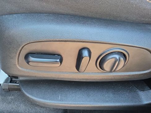 Used 2020 Chevrolet Equinox LT AWD/4WD image 21