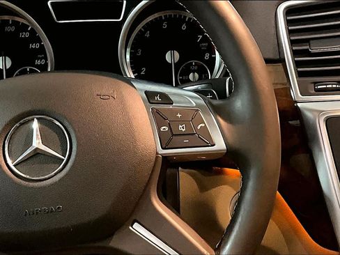 Used 2016 Mercedes-Benz GL 550 4MATIC image 25
