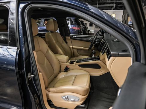 Used 2018 Porsche Macan AWD/4WD image 34
