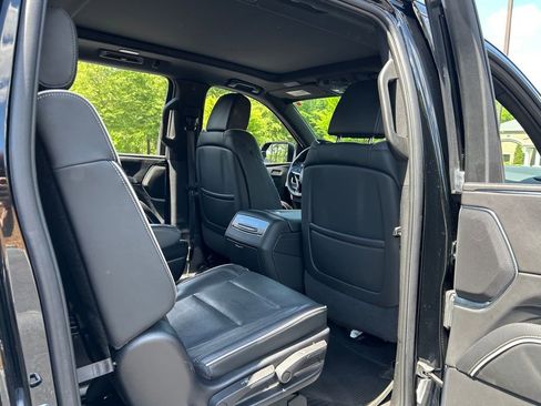 Used 2023 Cadillac Escalade ESV Premium Luxury image 48