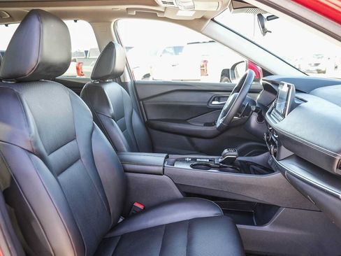 Used 2024 Nissan Rogue SV w/ SV Premium Package FWD image 16