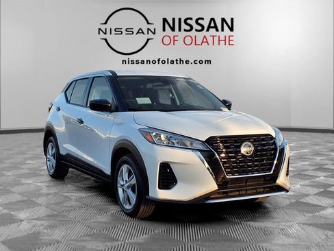 Certified 2025 Nissan Kicks Play S image 29