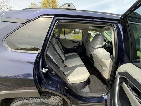 Used 2019 Toyota RAV4 Limited AWD/4WD image 16