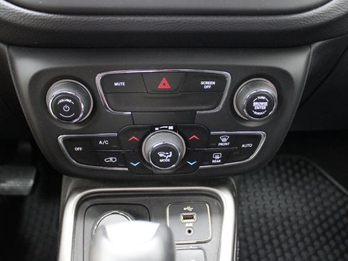 Used 2019 Jeep Compass Latitude w/ Popular Equipment Group image 19