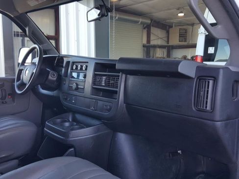 Used 2018 Chevrolet Express 3500 w/ Driver Convenience Package image 12