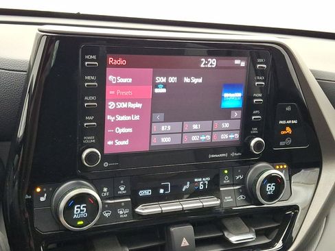 Certified 2020 Toyota Highlander XLE AWD/4WD image 18