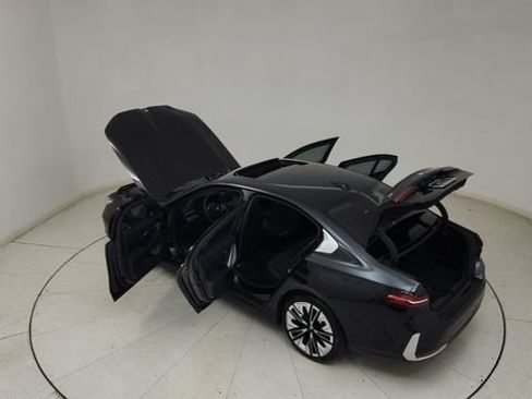 Used 2024 BMW i5 eDrive40i w/ M Sport Package RWD image 33