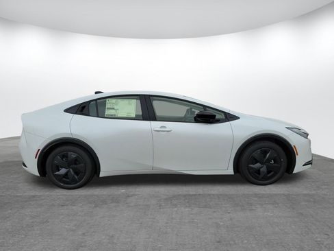 New 2026 Toyota Prius LE image 4