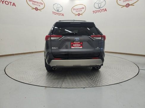 Used 2022 Toyota RAV4 SE image 7