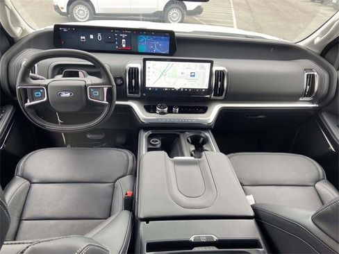 New 2025 Ford Expedition Max Platinum w/ Driver's Package image 11