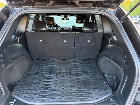 Used 2019 Jeep Grand Cherokee Limited image 15