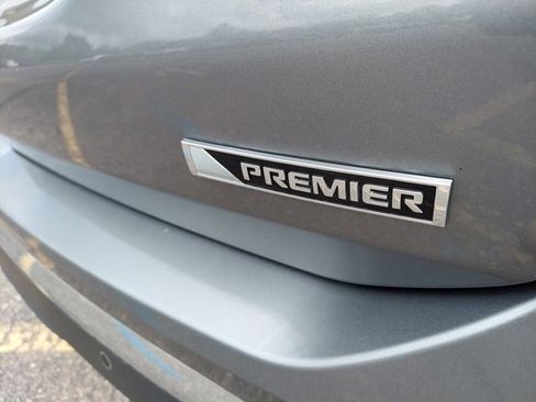 Used 2018 Chevrolet Equinox Premier image 16