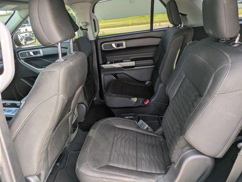 Used 2021 Ford Explorer XLT RWD image 11