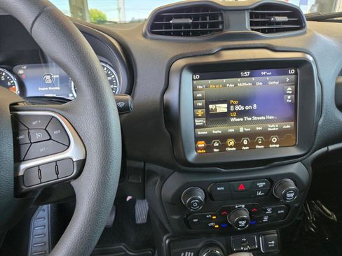 Used 2023 Jeep Renegade Latitude AWD/4WD image 11