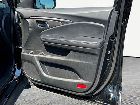 Used 2022 Honda Pilot Black Edition image 29
