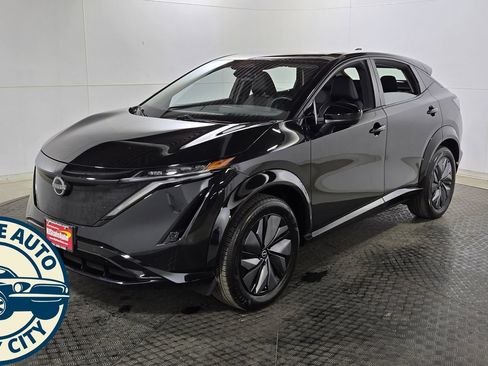 Used 2023 Nissan Ariya AWD image 3