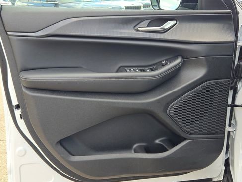 New 2025 Jeep Grand Cherokee Altitude image 22