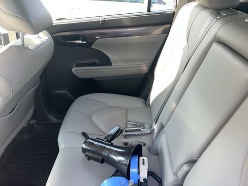 Used 2021 Toyota Highlander Limited image 4