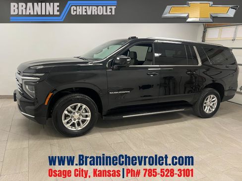 Used 2025 Chevrolet Suburban LT AWD/4WD image 1