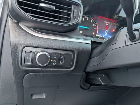 Used 2021 Ford Explorer XLT image 10