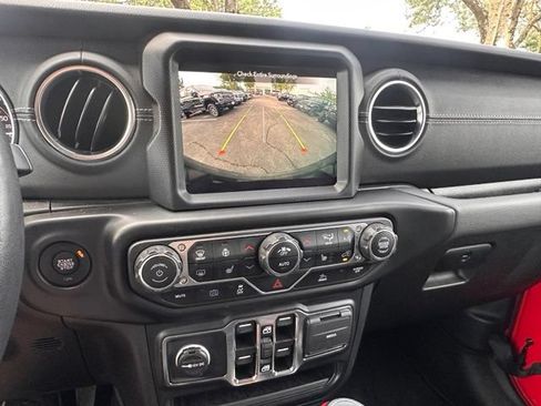 Used 2023 Jeep Wrangler Unlimited Sahara w/ Cold Weather Group AWD/4WD image 27