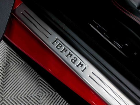 Used 2019 Ferrari Portofino RWD image 43