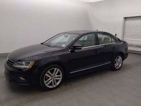 Used 2017 Volkswagen Jetta SEL FWD image 2