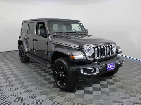 Used 2025 Jeep Wrangler Unlimited Sahara AWD/4WD image 23