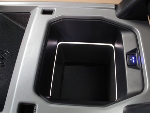 Used 2025 Land Rover Defender 110 V8 image 71