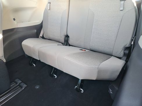 Used 2022 Toyota Sienna LE image 30