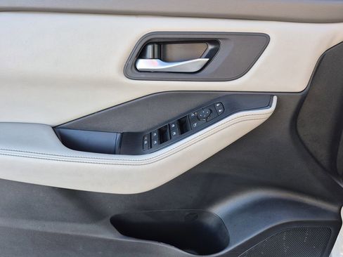 Used 2024 Nissan Rogue SV image 7