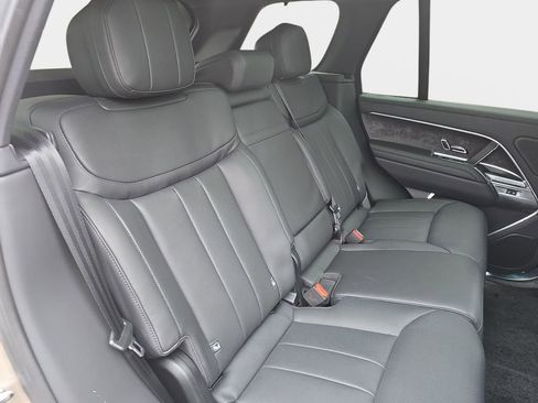 New 2025 Land Rover Range Rover SE AWD/4WD image 12