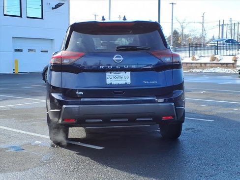 Used 2025 Nissan Rogue SL w/ Tech Package image 6