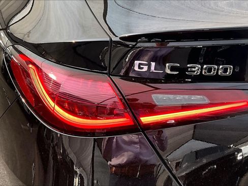 Used 2025 Mercedes-Benz GLC 300 4MATIC image 29